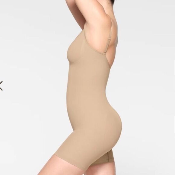 SKIMS Sculpting Seamless Shaping Mid Thigh Bodysuit In Clay Nude - Picture 2 of 10